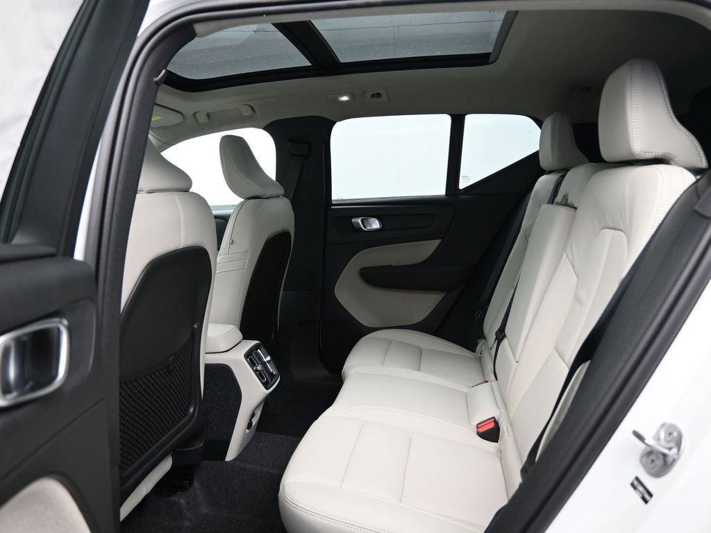 New 2026 Volvo XC40 B5 Ultra w/ Protection Package Premier image 24