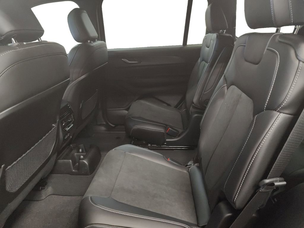 New 2025 Jeep Grand Cherokee L Altitude image 15