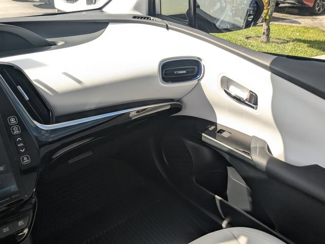 Used 2022 Toyota Prius Limited FWD image 16