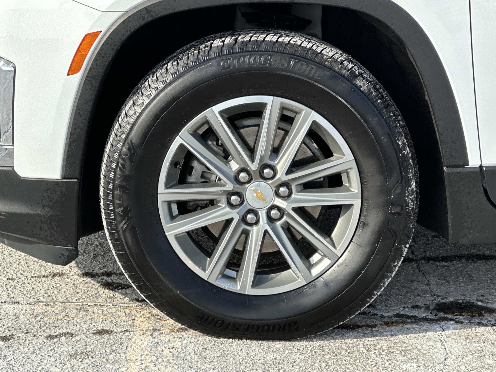 Used 2023 Chevrolet Traverse LT w/ Rear Camera Mirror Package image 8