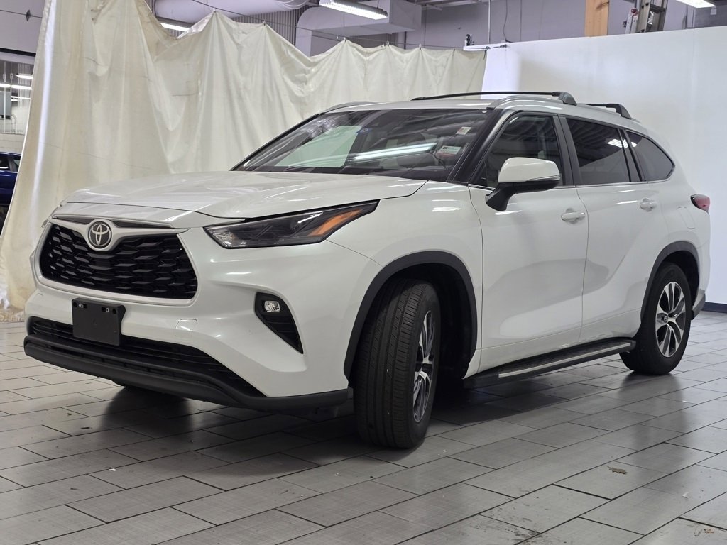 Certified 2023 Toyota Highlander XLE image 15