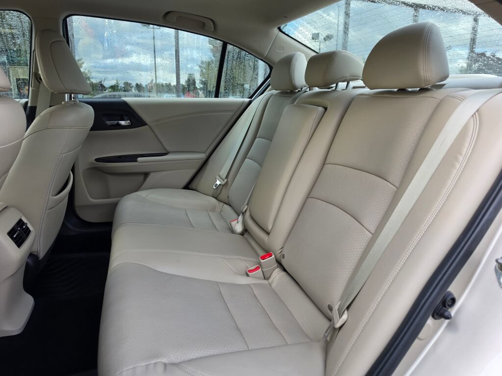 Certified 2017 Honda Accord EX-L image 17