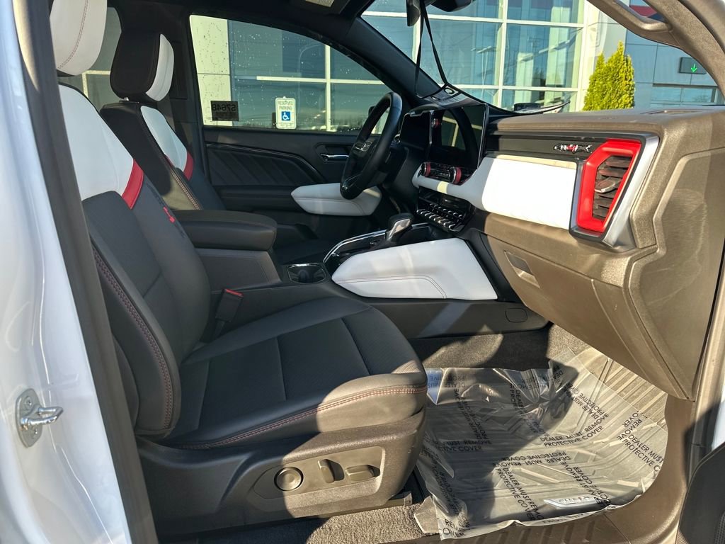 Used 2024 GMC Canyon AT4X image 17