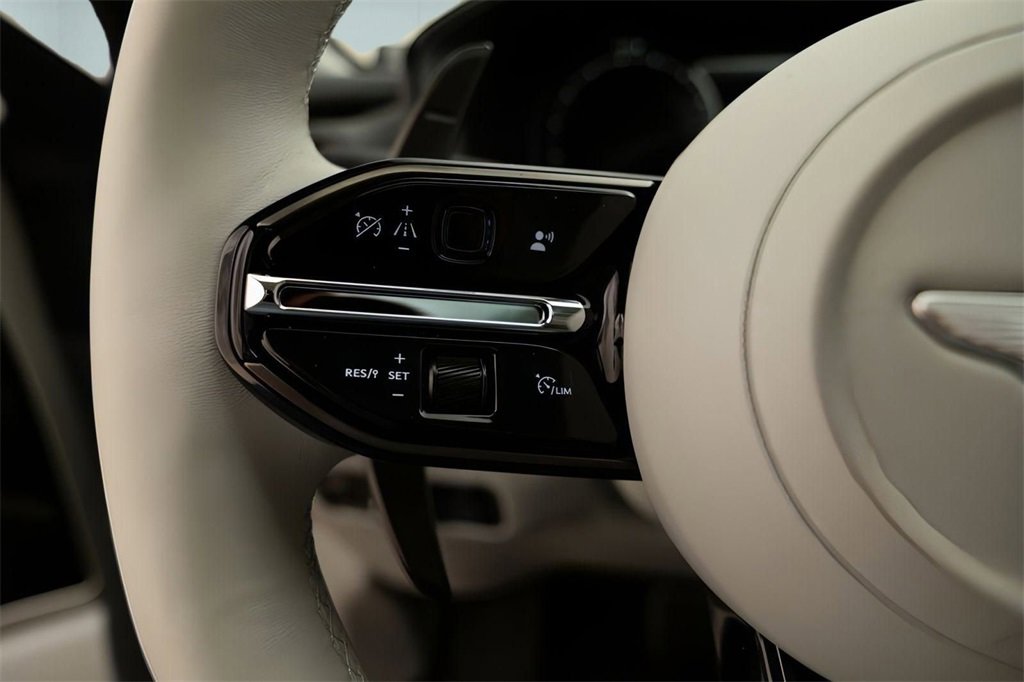 New 2025 Aston Martin DBX 707 image 40