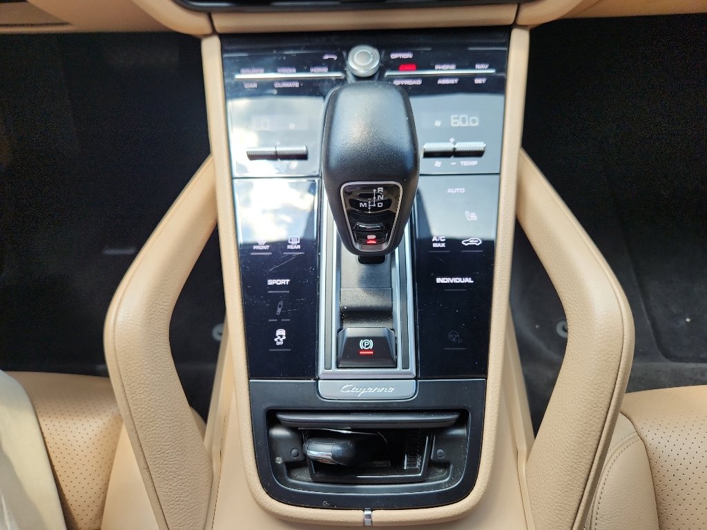 Certified 2020 Porsche Cayenne AWD/4WD image 31