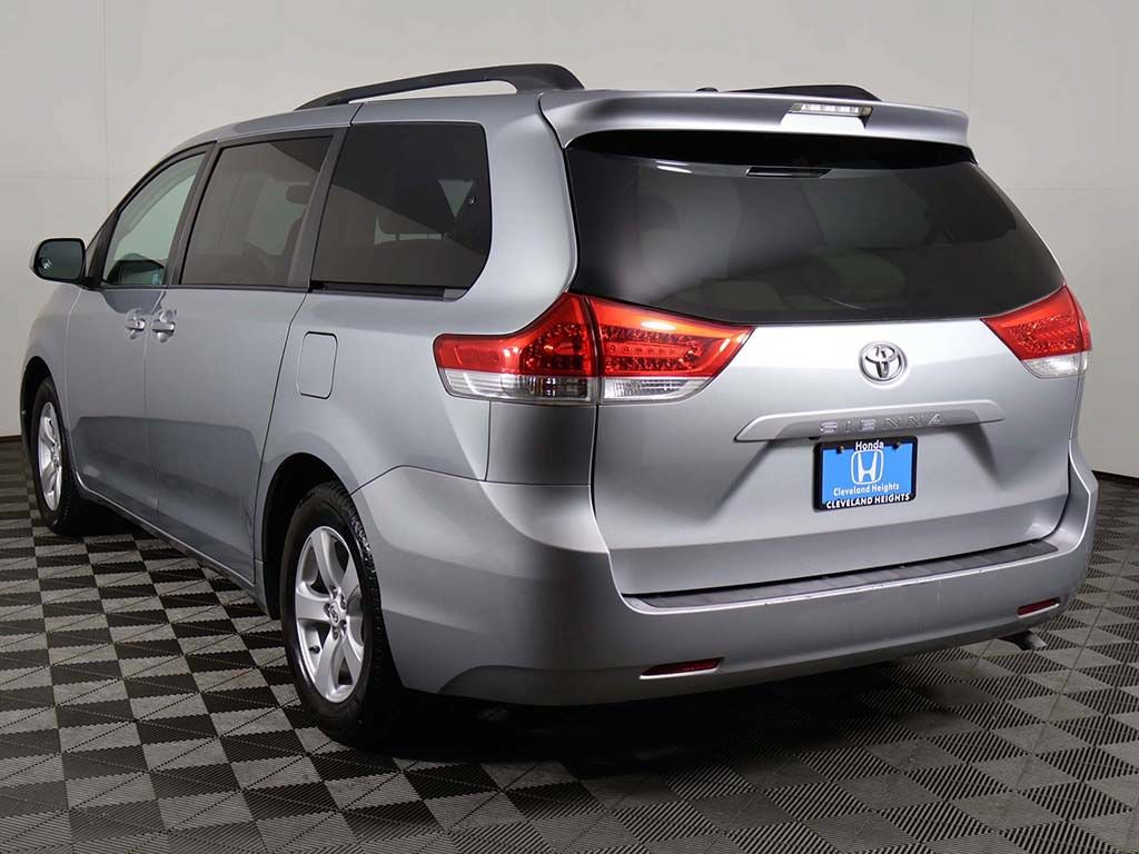 Used 2011 Toyota Sienna LE w/ Towing Pkg FWD image 6