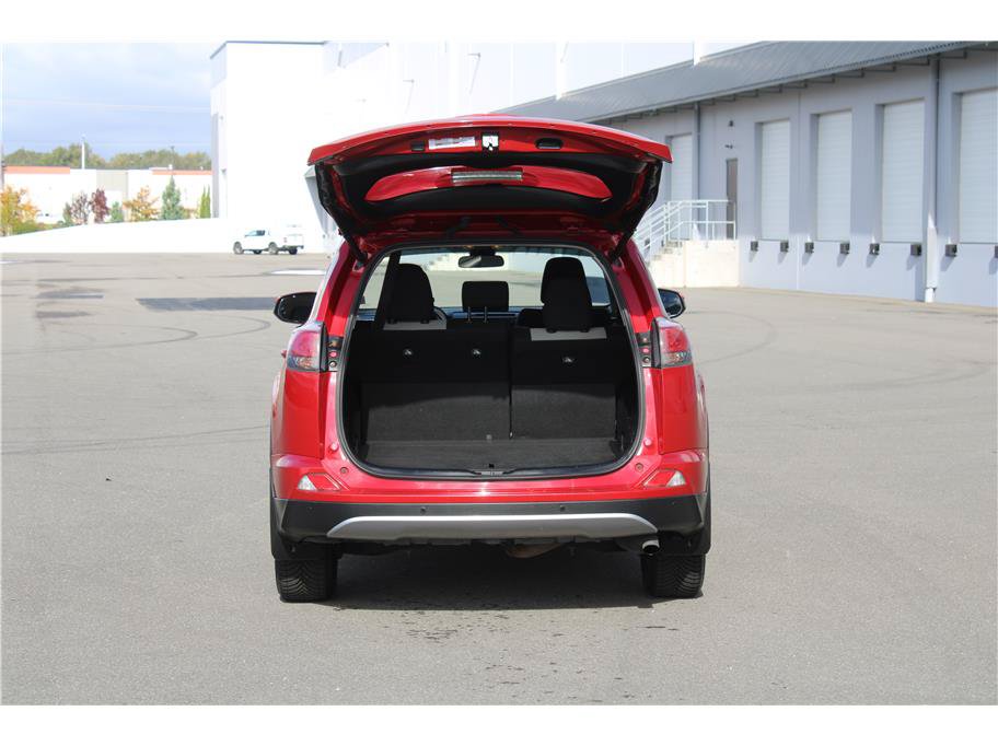 Used 2017 Toyota RAV4 XLE AWD/4WD image 14