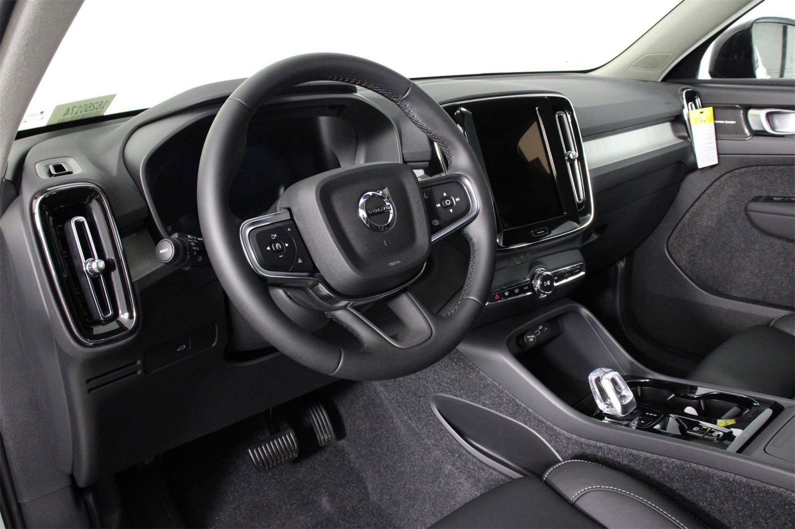 New 2026 Volvo XC40 B5 Ultra w/ Climate Package image 8