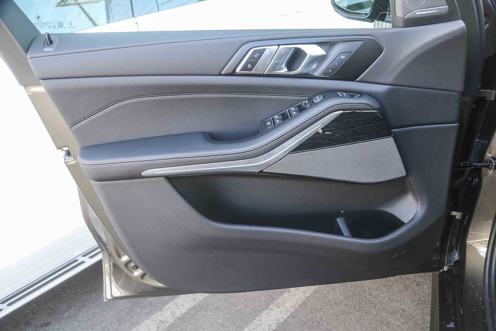 New 2026 BMW X5 xDrive40i w/ M Sport Package image 17