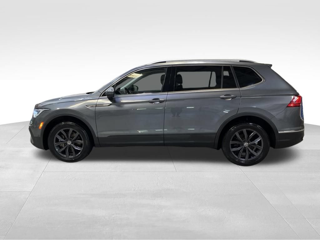 Used 2023 Volkswagen Tiguan SE FWD image 2