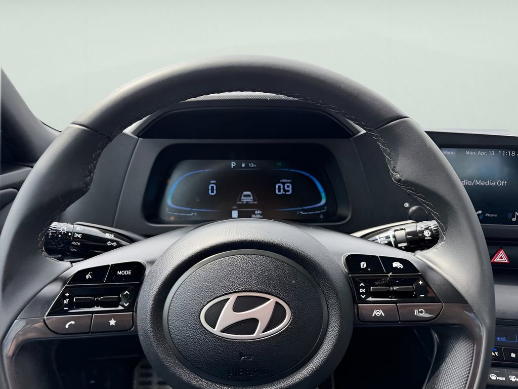 Used 2025 Hyundai Elantra Sport image 21