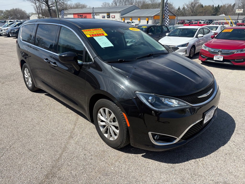 Used 2018 Chrysler Pacifica Touring Plus image 1