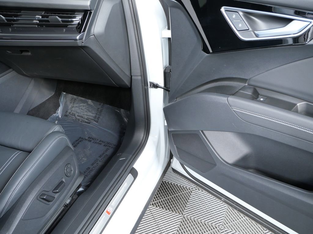 Certified 2025 Audi Q4 e-tron Prestige w/ Sport Package image 22