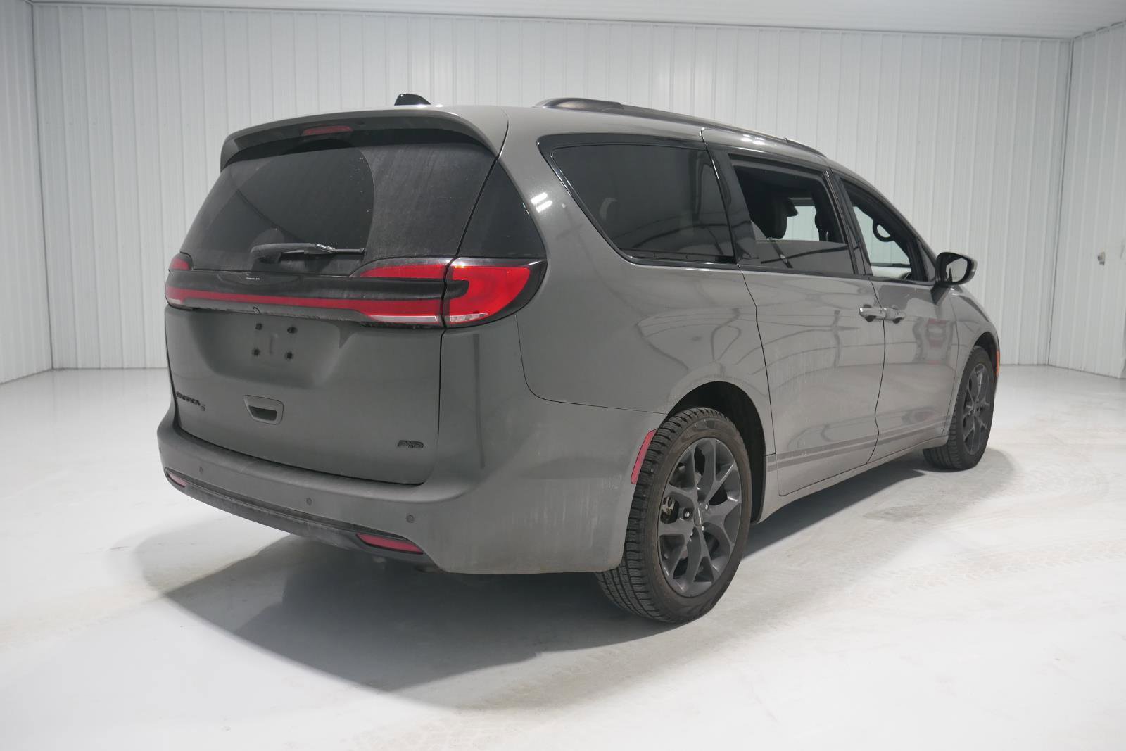 Used 2023 Chrysler Pacifica Touring-L w/ S Appearance Package image 5