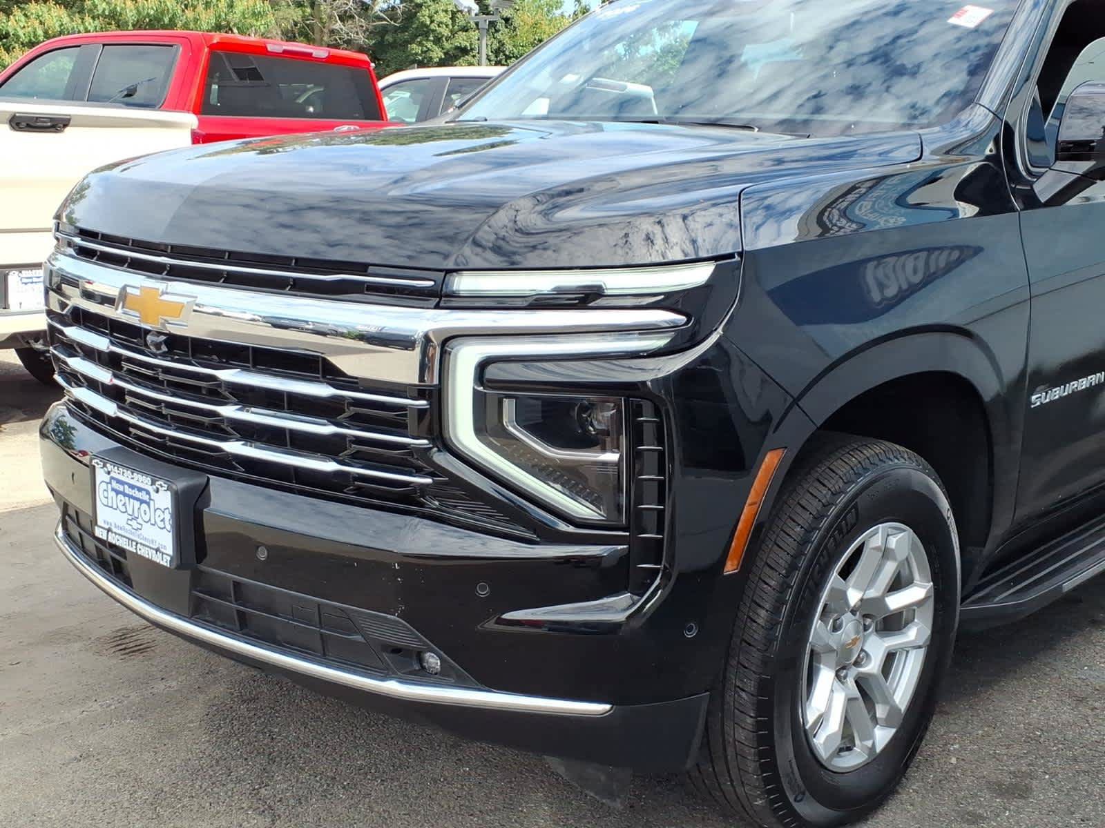 Used 2026 Chevrolet Suburban LT w/ Comfort Package AWD/4WD image 7