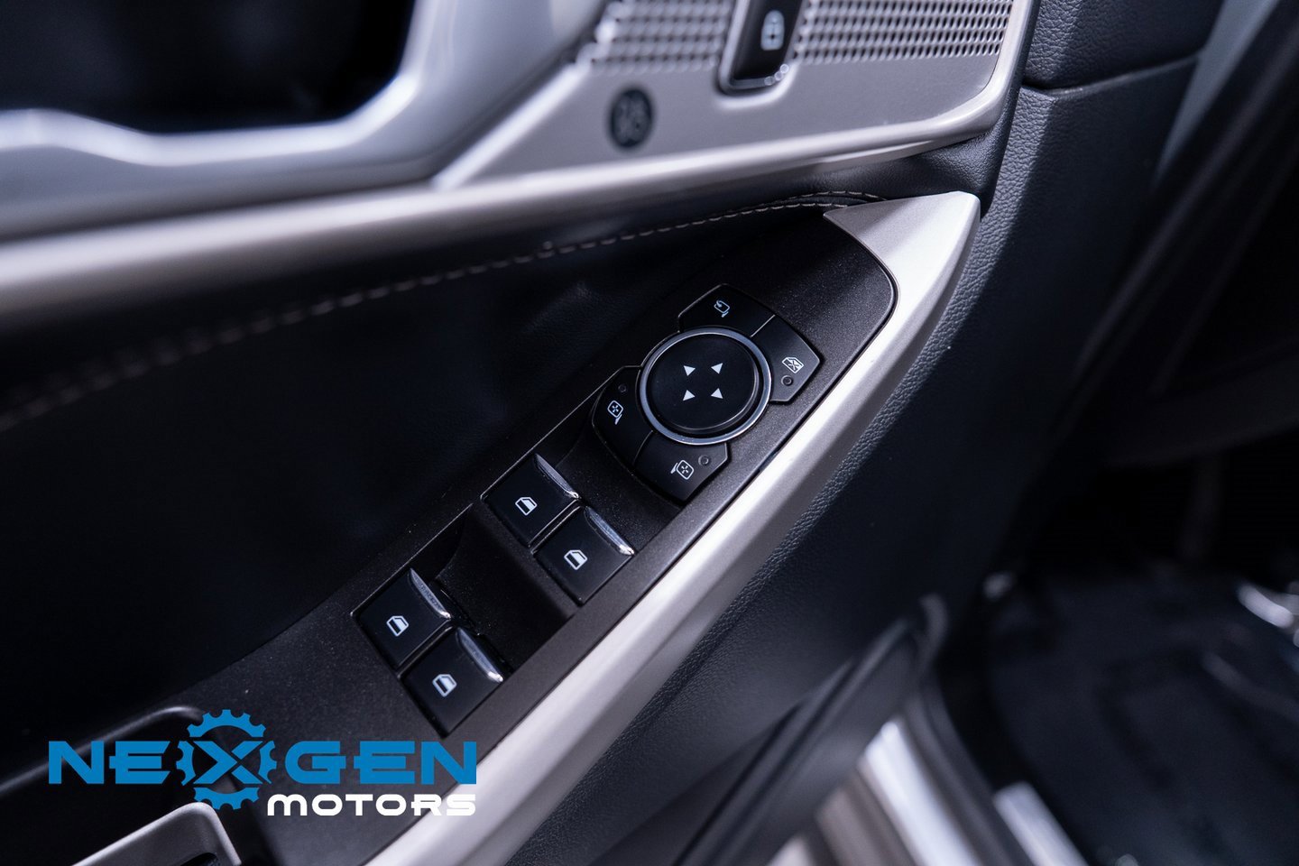 Used 2023 Ford Explorer Limited image 22