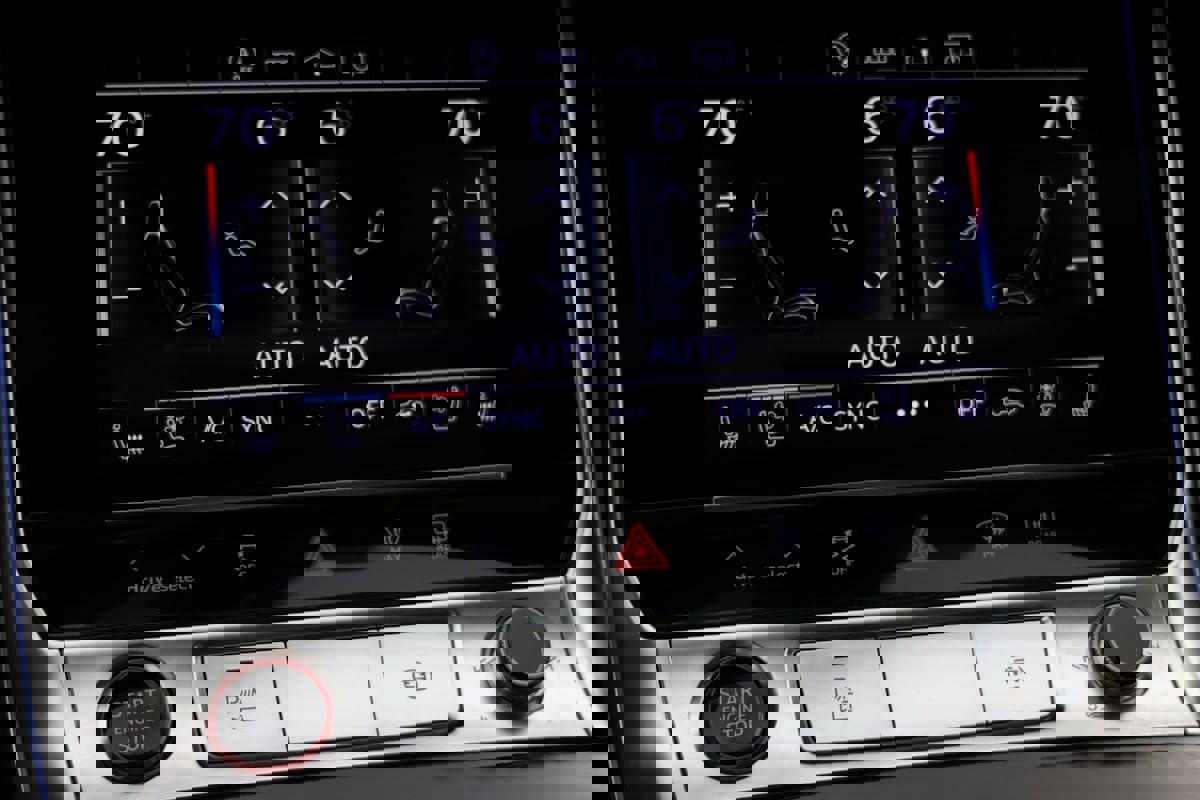 Used 2023 Audi RS 6 w/ Driver Assistance Package image 31