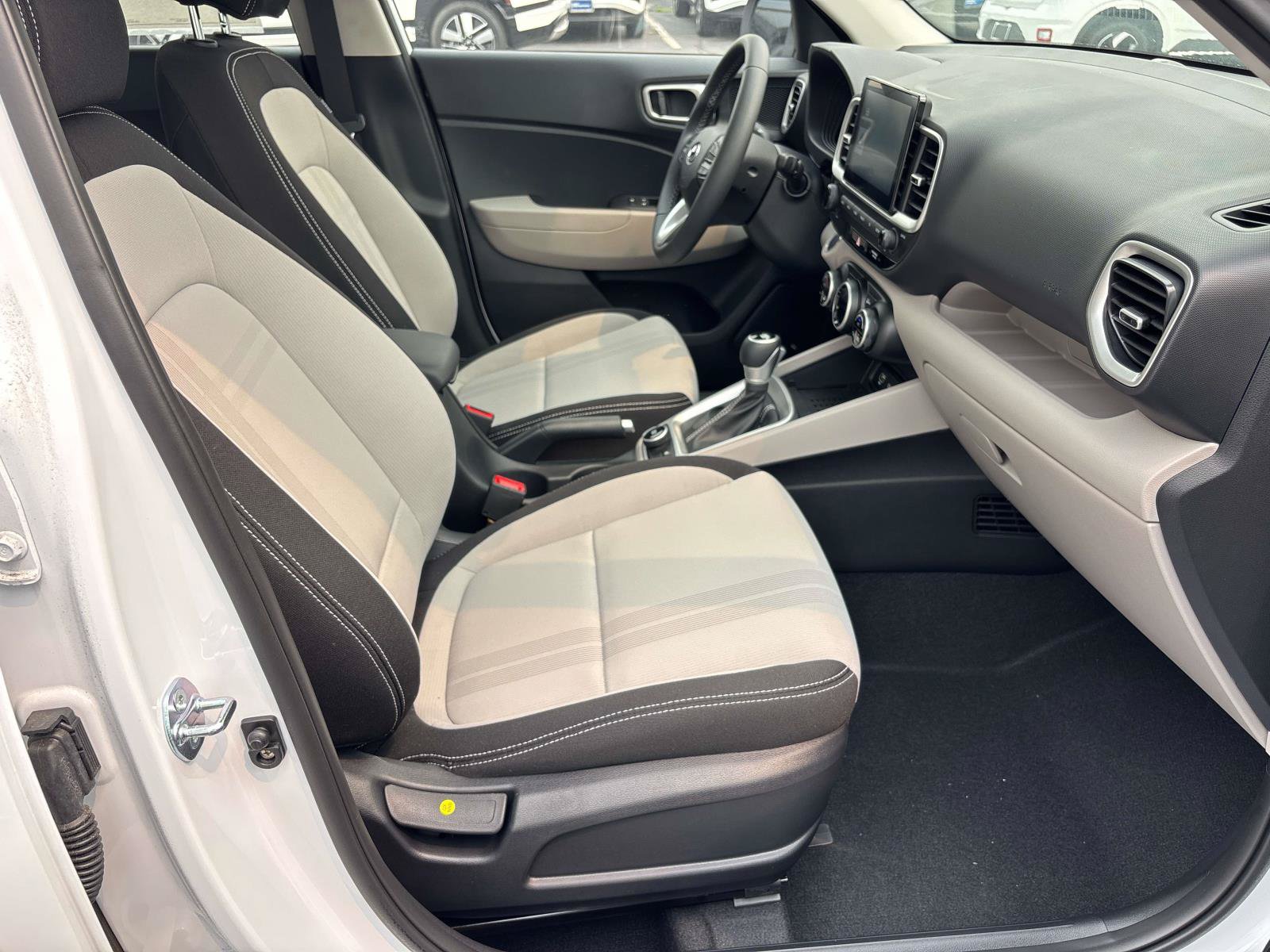 Used 2026 Hyundai Venue SEL FWD image 13