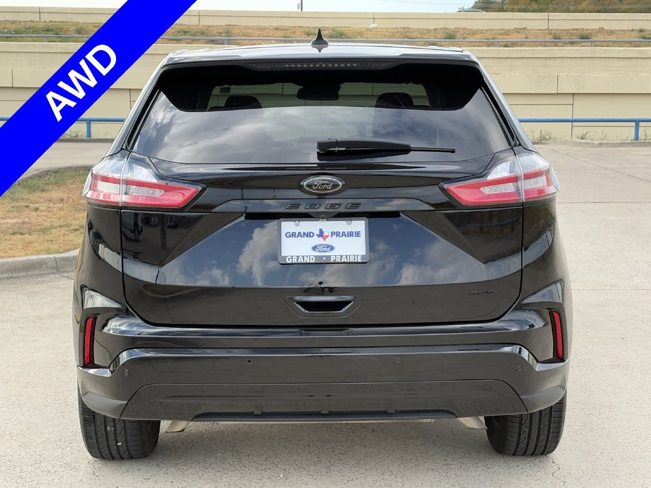 Used 2024 Ford Edge SE w/ Black Appearance Package AWD/4WD image 7