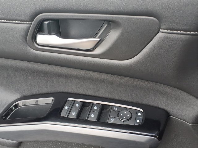 Used 2025 Nissan Pathfinder SL AWD/4WD image 15