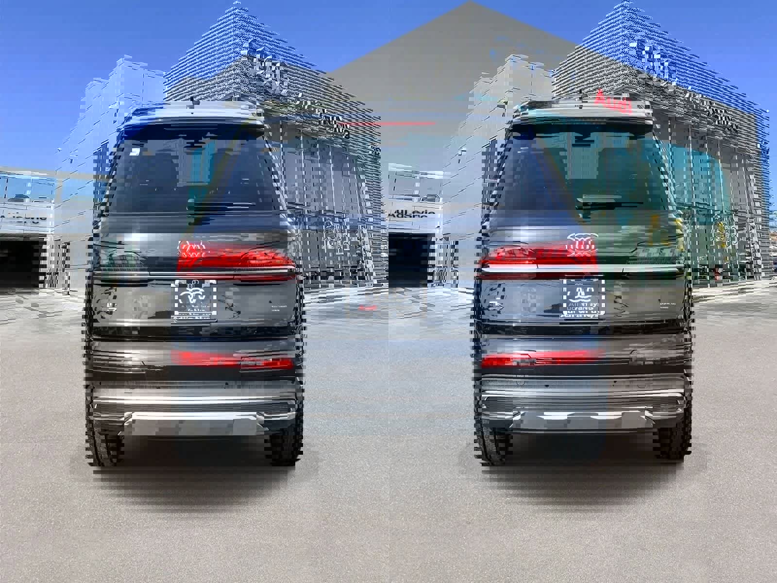 Used 2023 Audi Q7 2.0T Premium w/ Convenience Package image 3