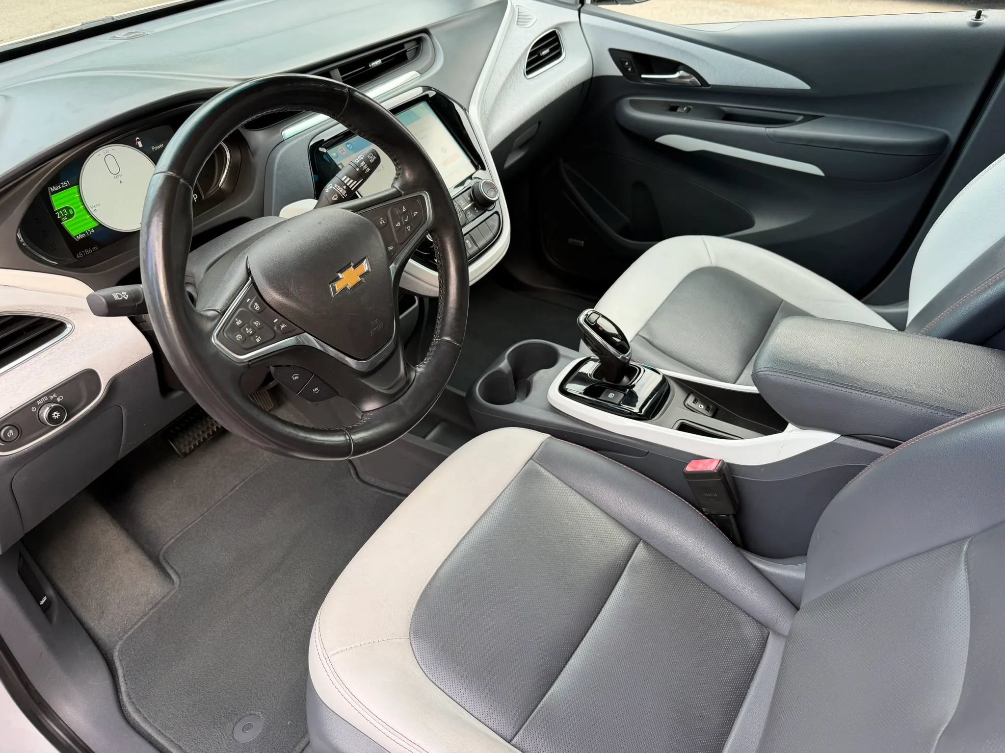 Used 2018 Chevrolet Bolt Premier w/ Driver Confidence II Package FWD image 15