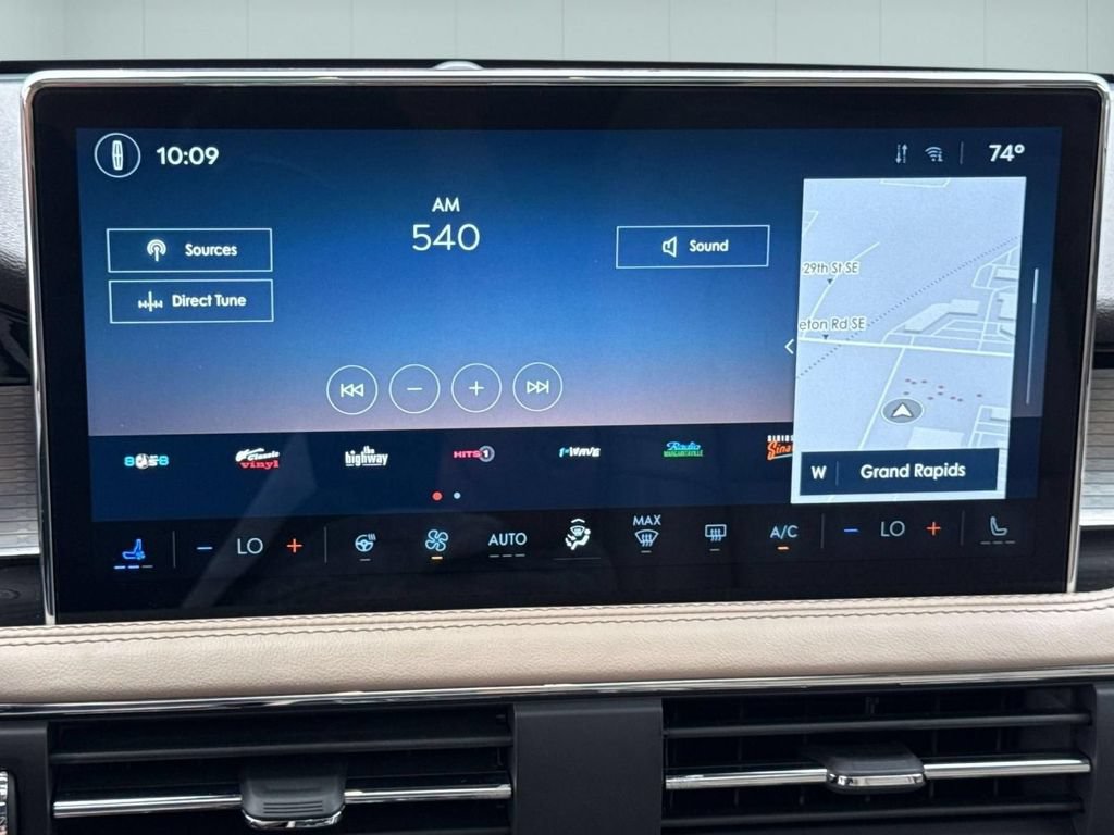 Certified 2024 Lincoln Corsair AWD w/ Equipment Group 101A image 24