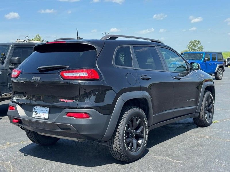 Used 2016 Jeep Cherokee Trailhawk w/ Cold Weather Group AWD/4WD image 3