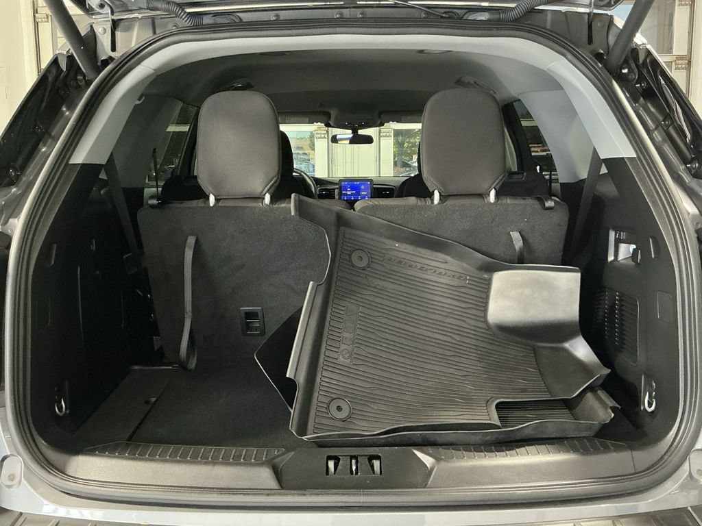 Used 2023 Ford Explorer XLT AWD/4WD image 25