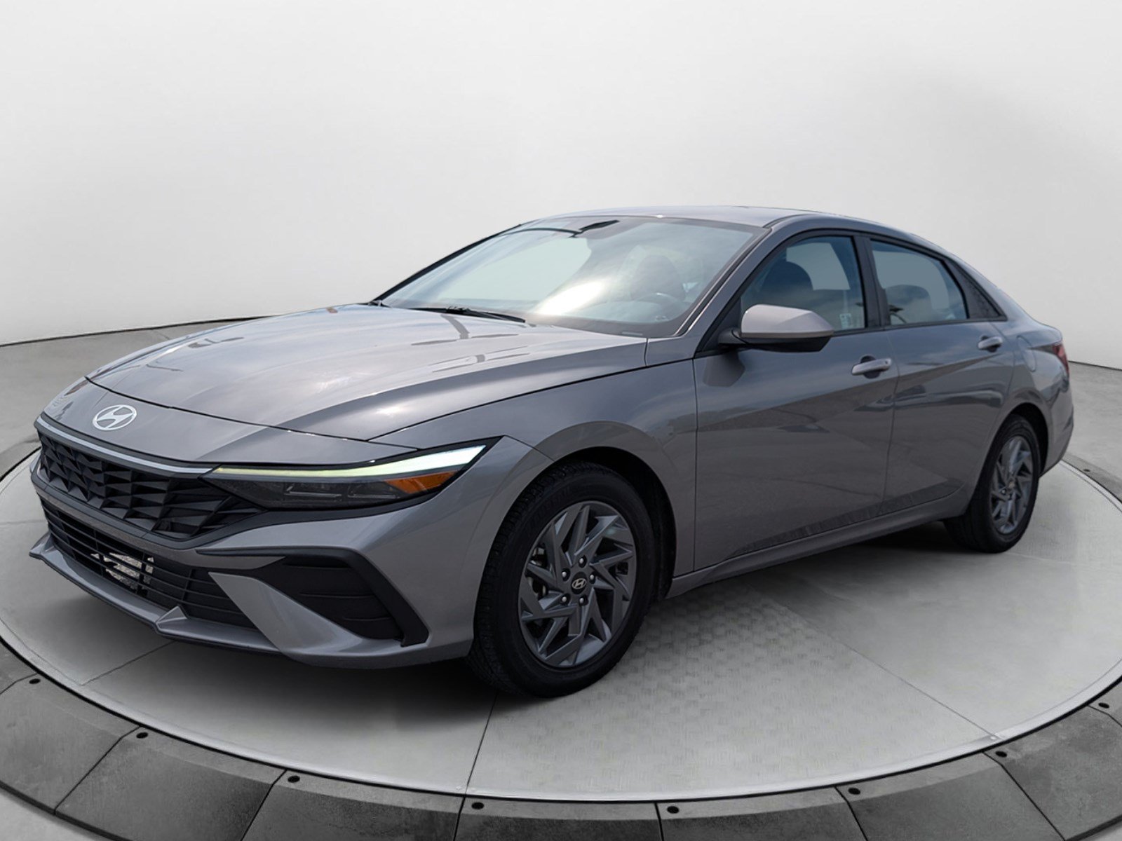 Used 2024 Hyundai Elantra SEL FWD image 7