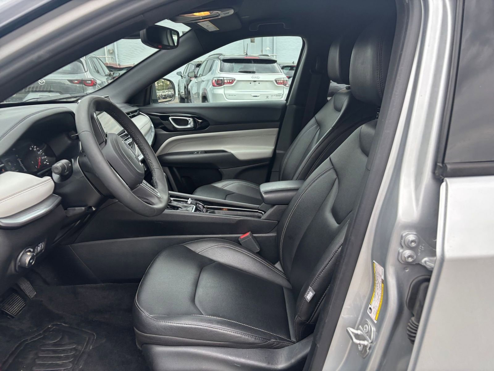Used 2025 Jeep Compass Trailhawk image 24