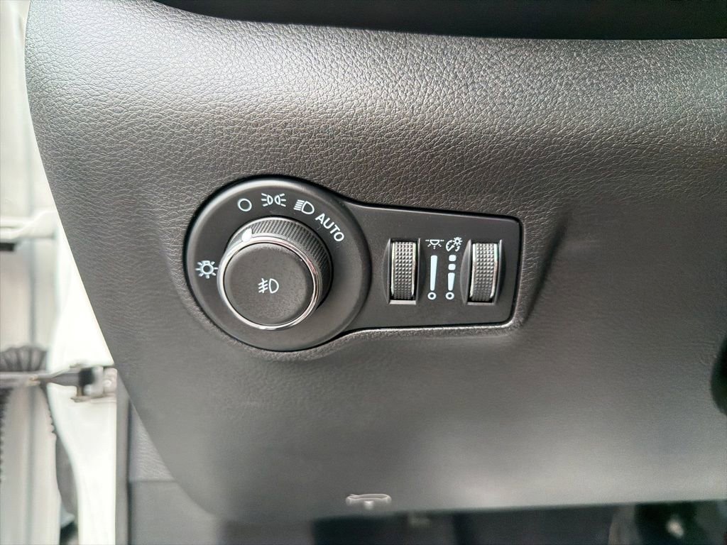 Used 2023 Jeep Compass Latitude image 4