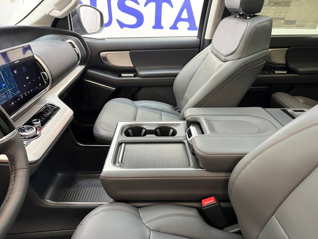 New 2025 Ford Expedition Active image 14