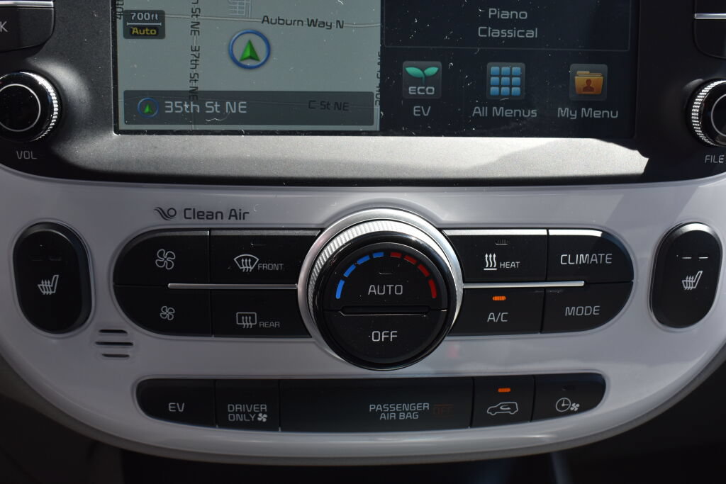 Used 2017 Kia Soul EV FWD image 12