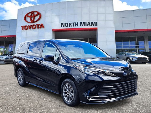 Used 2023 Toyota Sienna XLE