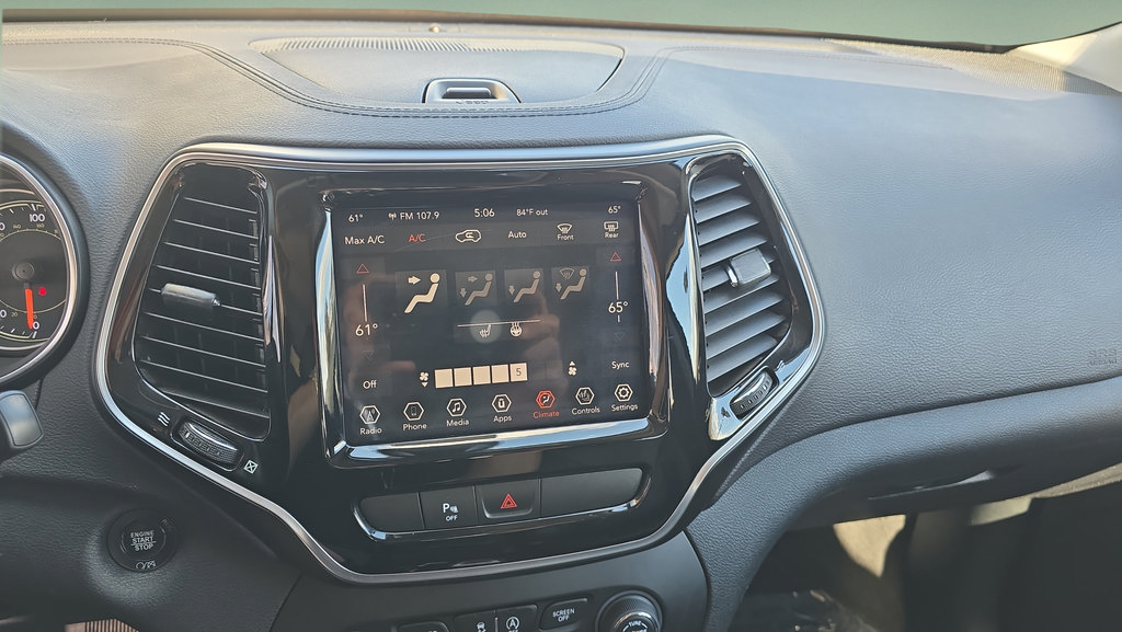 Used 2019 Jeep Cherokee Limited FWD image 18