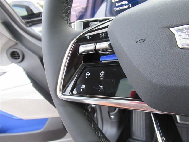 New 2026 Cadillac Optiq Luxury 1 image 18