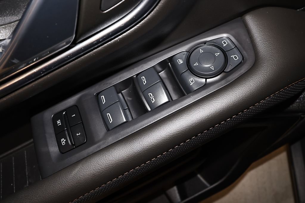 Used 2024 GMC Yukon AT4 w/ Technology Package image 11