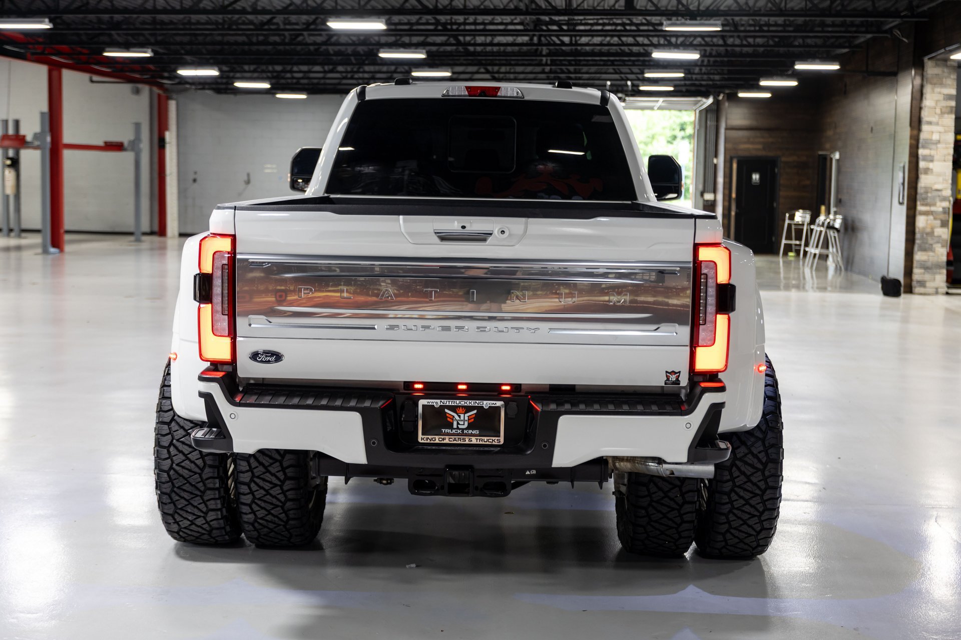 Used 2023 Ford F450 Platinum w/ FX4 Off-Road Package AWD/4WD image 22