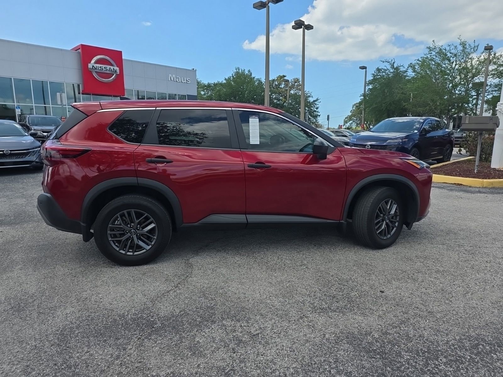 Used 2023 Nissan Rogue S image 10
