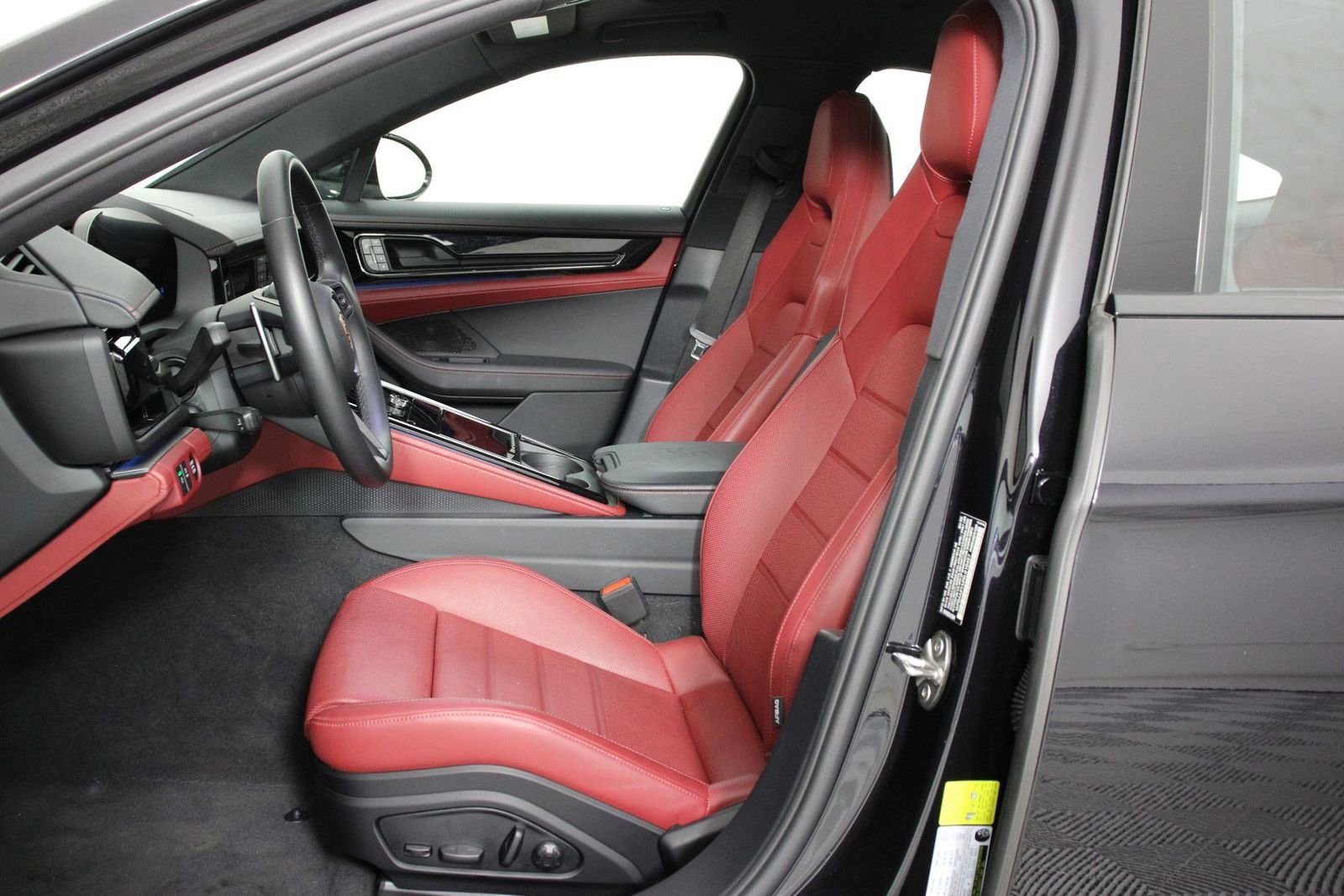 Certified 2025 Porsche Panamera image 5