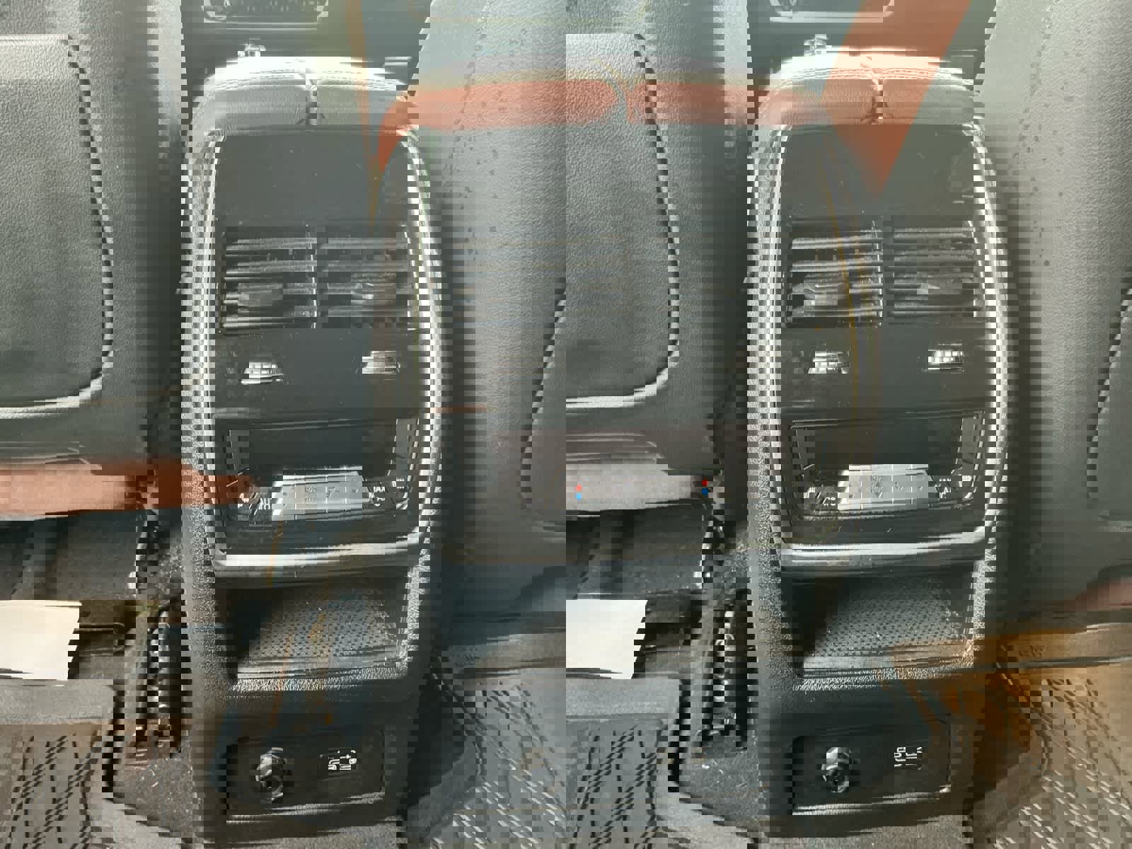 Used 2022 BMW X7 M50i image 28