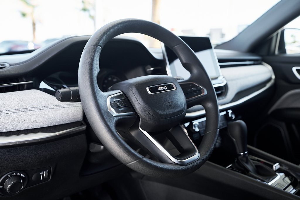 Used 2023 Jeep Compass Sport image 21