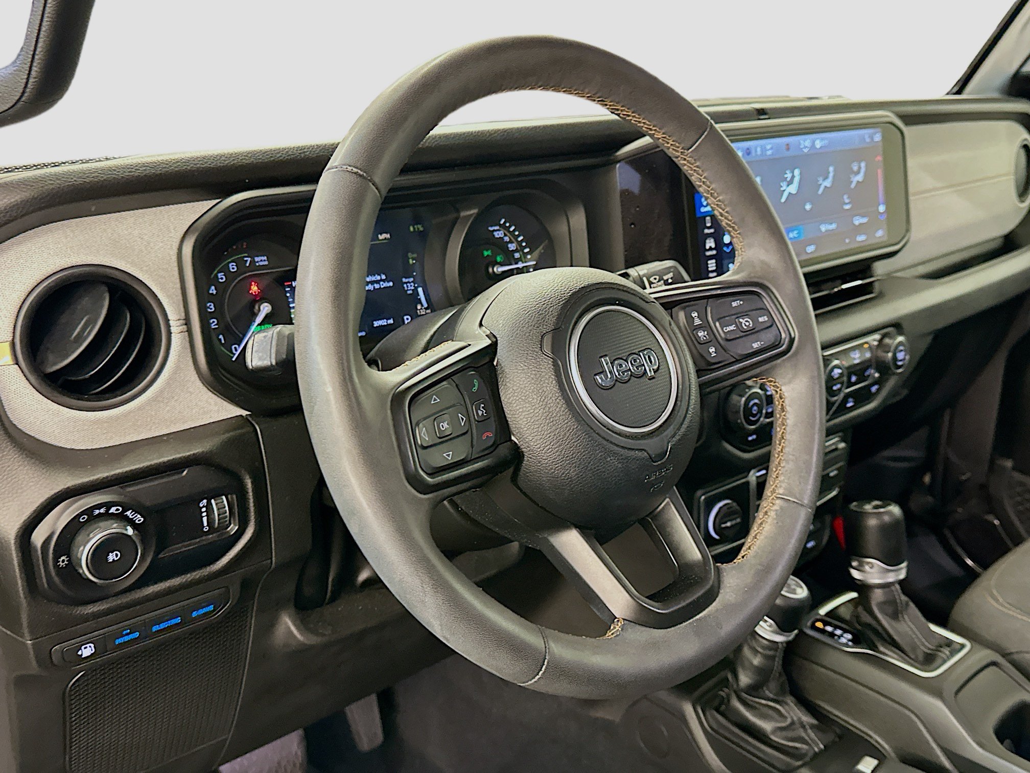 Used 2024 Jeep Wrangler Unlimited w/ Convenience Group AWD/4WD image 18