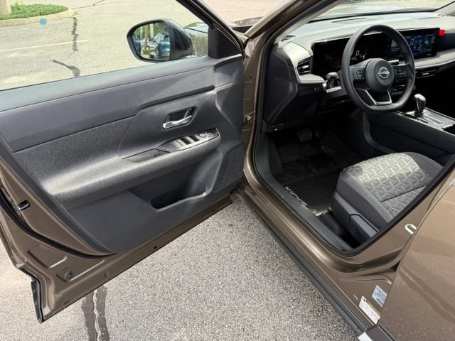 New 2026 Nissan Kicks SV w/ Cold Weather Package FWD image 15
