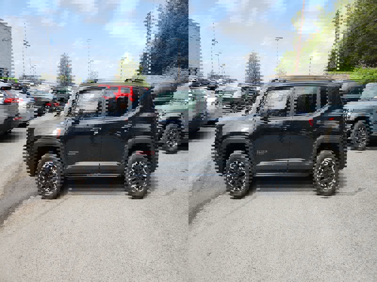 Used 2017 Jeep Renegade Trailhawk image 2