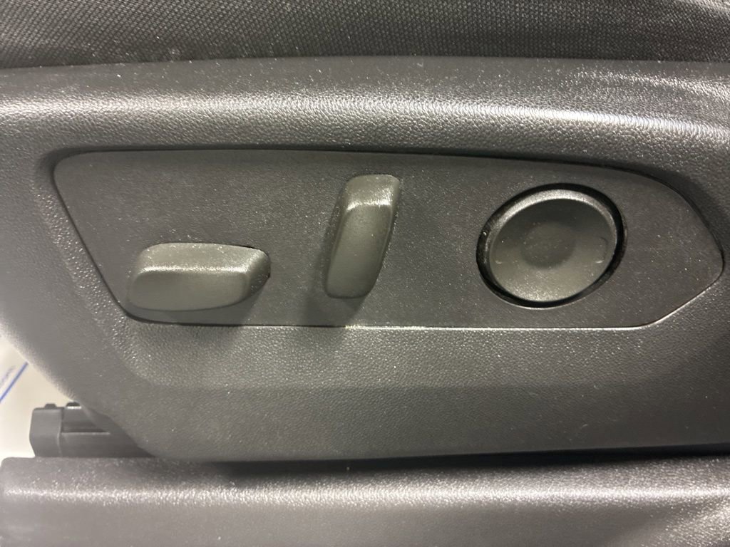 Used 2025 Chevrolet Silverado 2500 Custom w/ Custom Value Package image 11