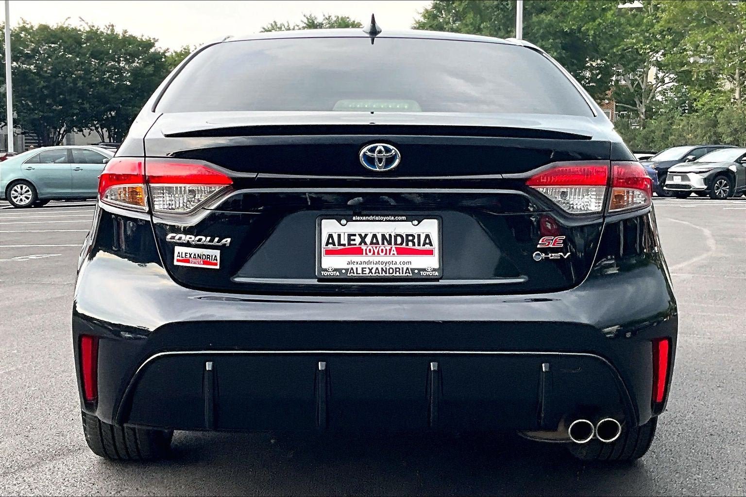 Used 2025 Toyota Corolla SE w/ SE Premium Package FWD image 4
