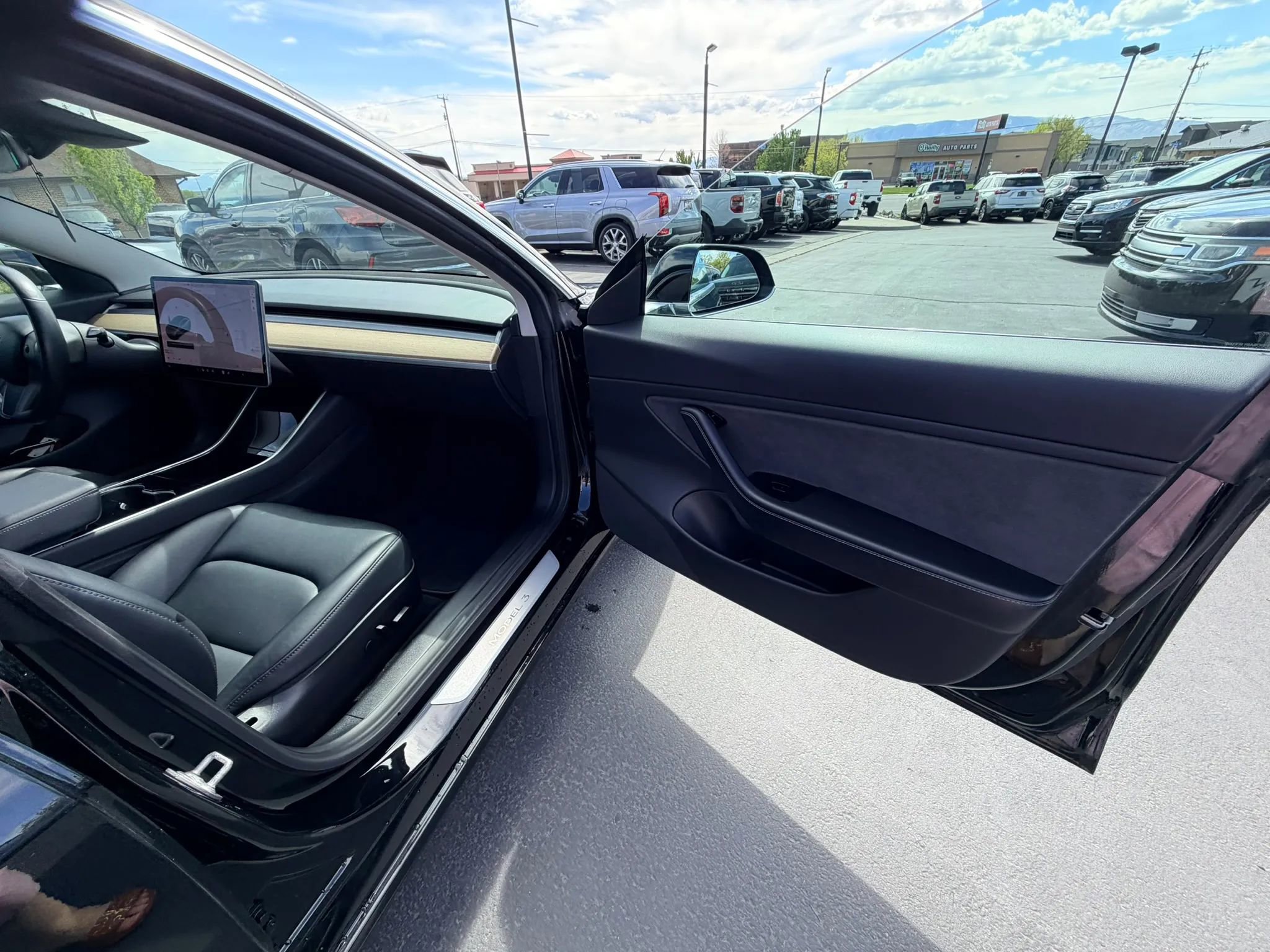 Used 2018 Tesla Model 3 Long Range image 17