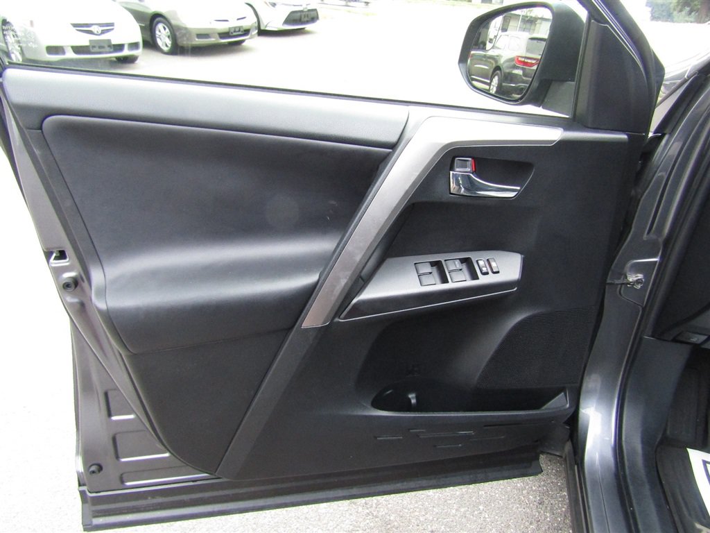 Used 2016 Toyota RAV4 XLE AWD/4WD image 15